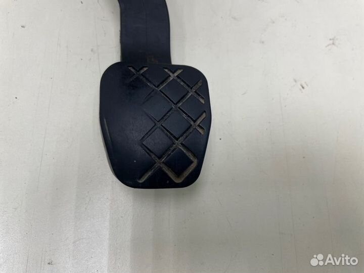 Педаль сцепления Volkswagen Polo cfna (1600CC