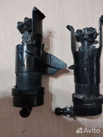 Форсунка омывателя фар Ниссан Тиида