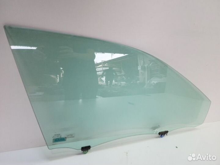Стекло двери опускное переднее правое Toyota Camry