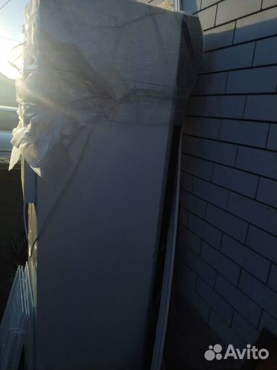 Продам бытовой холодильник для магазина