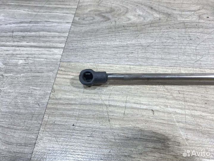 Амортизатор крышки багажника Skoda Octavia A5 1Z