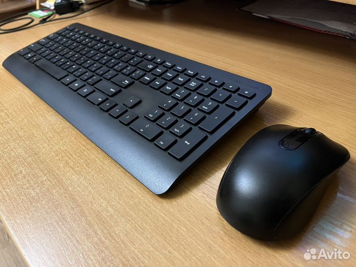 Беспроводная клавиатура и мышь Microsoft