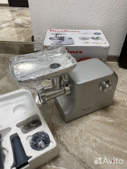 Новая Мясорубка электрическая moulinex hv10