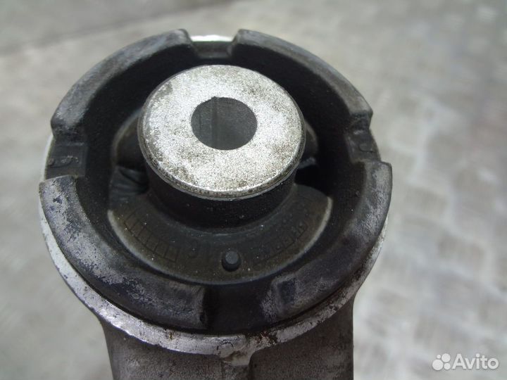 Рычаг передний верхний левый Мерседес 205 253 257