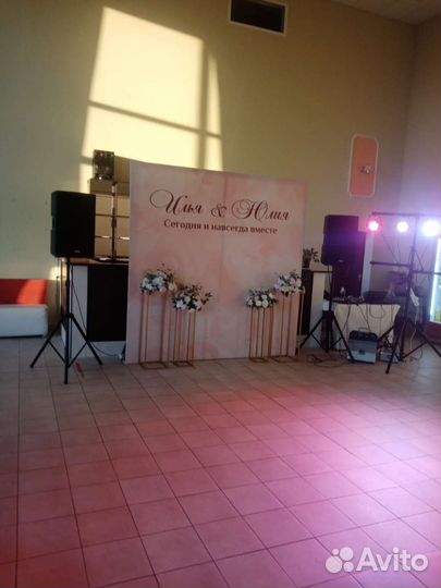 Ведущий и диджей-профессиональное оборудование