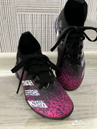 Футбольные бутсы adidas