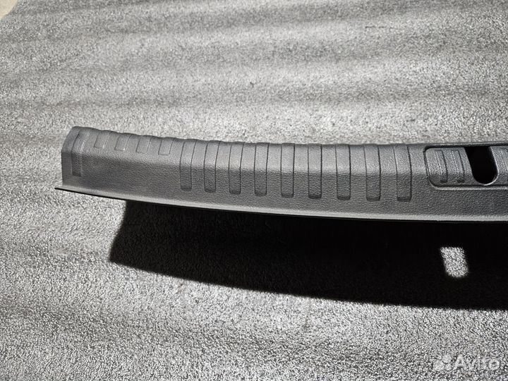 Audi A6 С8 Накладка замка багажника