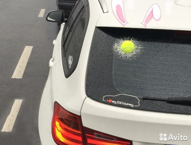 Наклейка на стекло машины