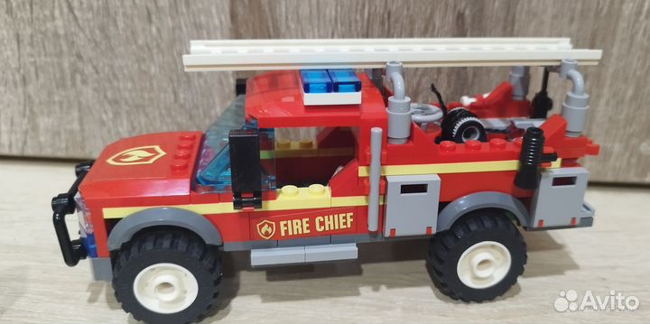 Lego city 60231 Грузовик начальника пожарной