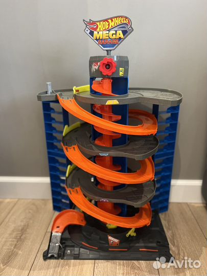 Игровой набор Hot Wheels Сити Мега Гараж