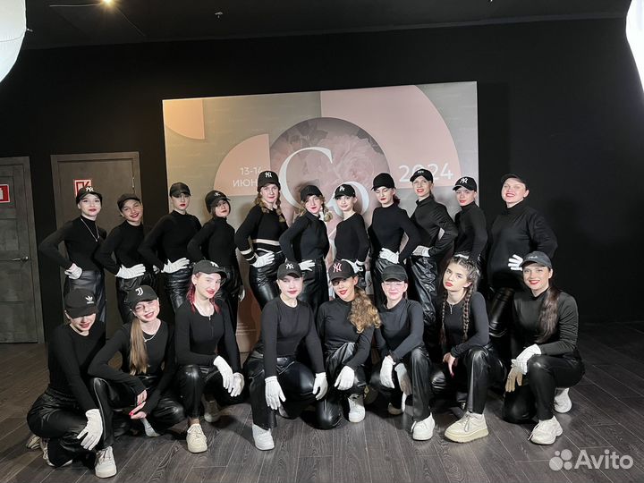 Танцевальное шоу на праздник