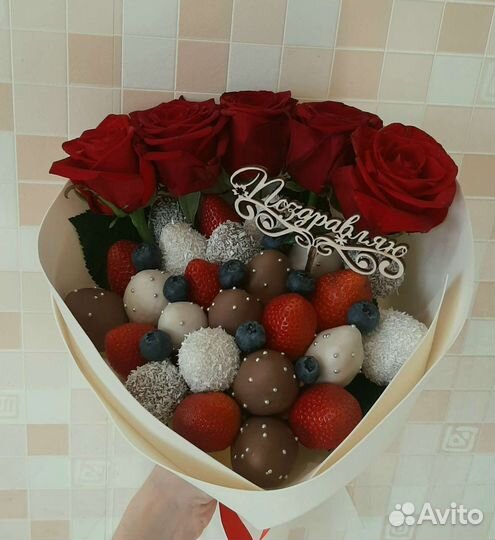 Съедобные букеты из клубники