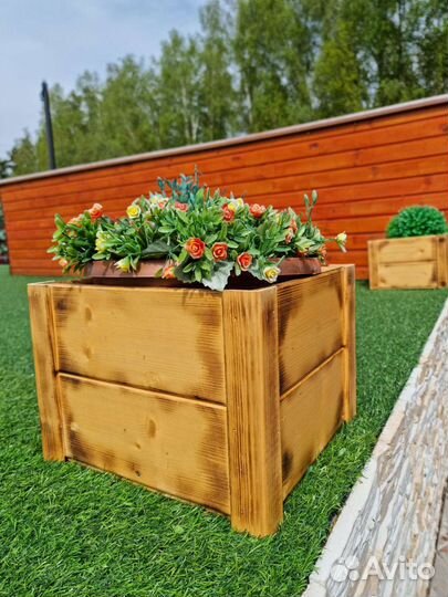 Деревянные уличные кашпо
