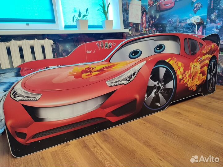 Детская кровать машина