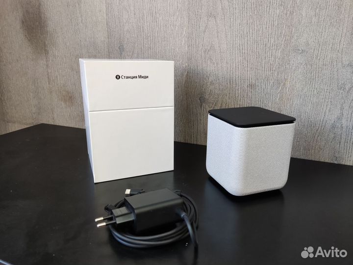 Умная колонка Yandex Станция Миди (yndx-00054)