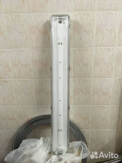 Светильники люминесцентные, точечные и другие