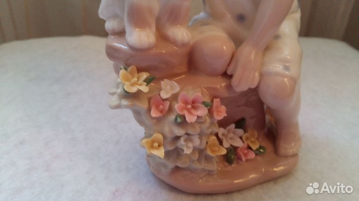 Статуэтка Девочка с собакой (фарфоровая фигурка)