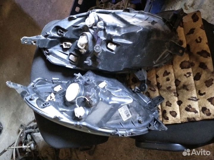 Фары передние Ниссан Микра К12