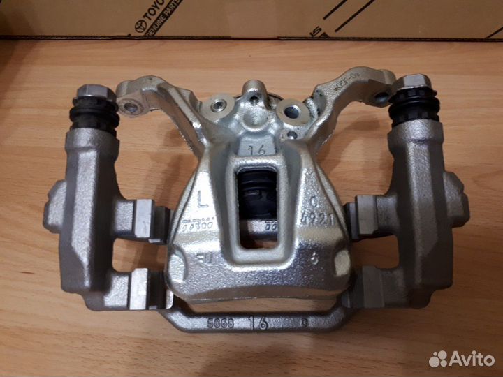 Тойота C-HR суппорт задний левый