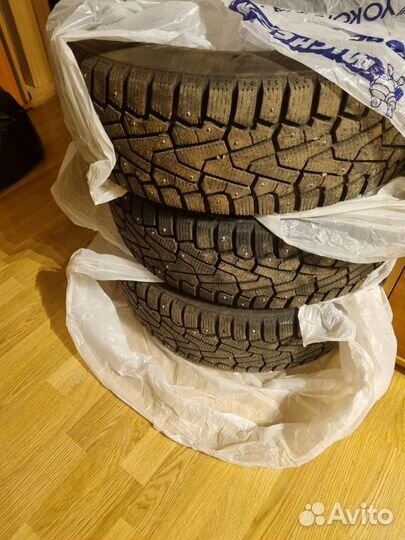 Pirelli Ice Zero 215/65 R16