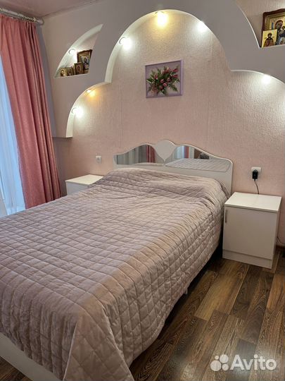 Кровать двуспальная 140 х 200 с двумя тумбами