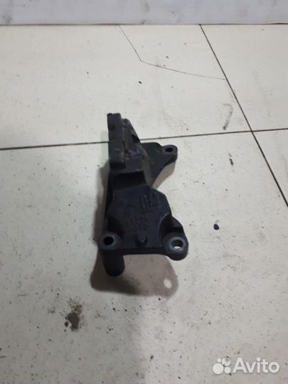 Кронштейн двигателя правый Opel Astra H 2004-2014