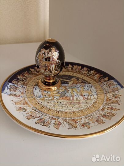 Тарелка и яйцо