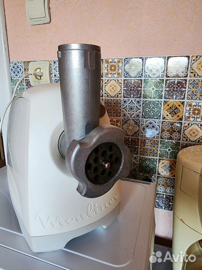 Электрическая мясорубка Moulinex DKA2