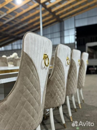 Стол и стулья