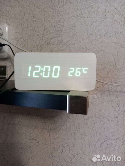 Часы электронные настольные