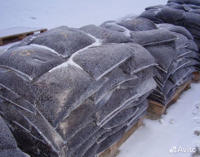 Холодный асфальт в мешках