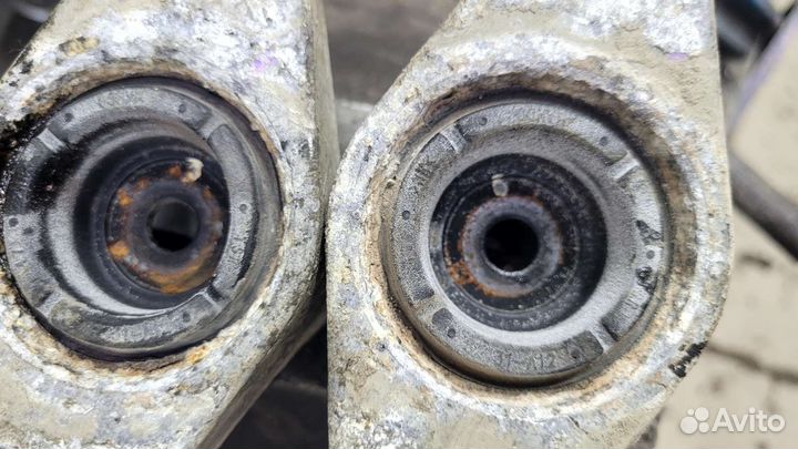 Опоры задние армотизатора