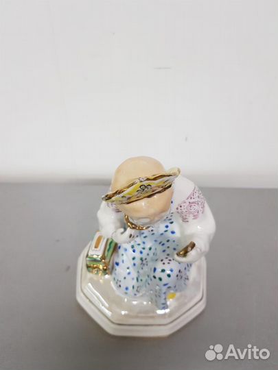 Статуэтка фарфоровая 