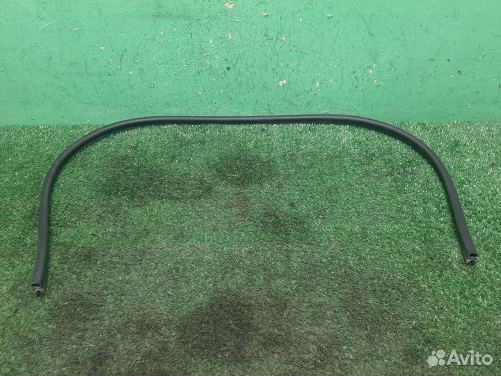 Уплотнитель капота KIA Sportage 3 (SL) 2012