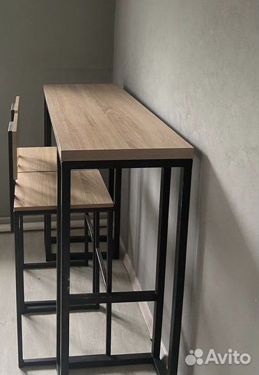 Барный стол со стульями