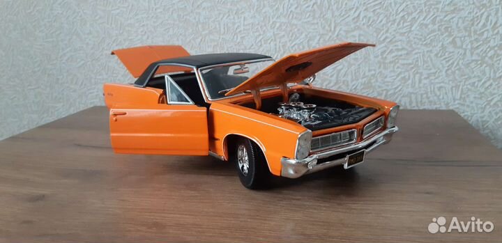 Модель Pontiac gto 1965 1/18 maisto