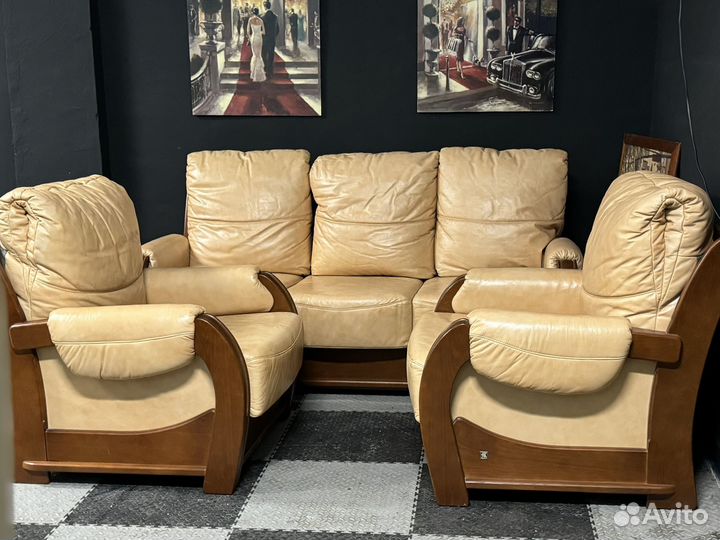 Кожаный диван и 2 кресла (Kler)