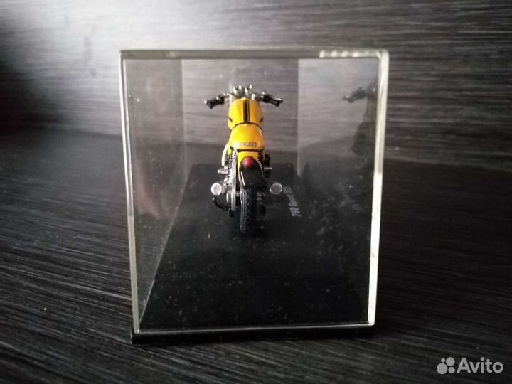 Модель мотоцикла ducati 750