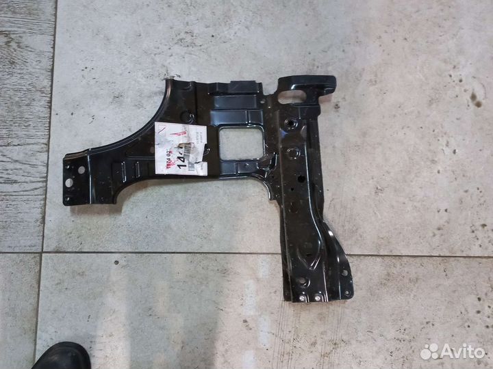 Супорт правый фары Toyota hilux 8 Toyota fortuner