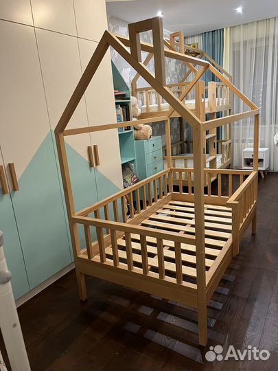 Детская кроватка-домик из бука