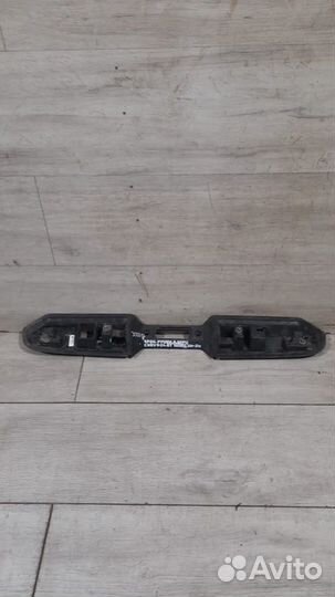 Кронштейн ручки двери Chevrolet Tahoe С 2014 По