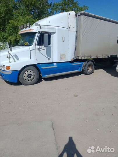 Freightliner Century Class с полуприцепом, 2002