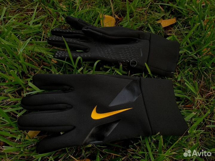 Перчатки Nike hyperwarm