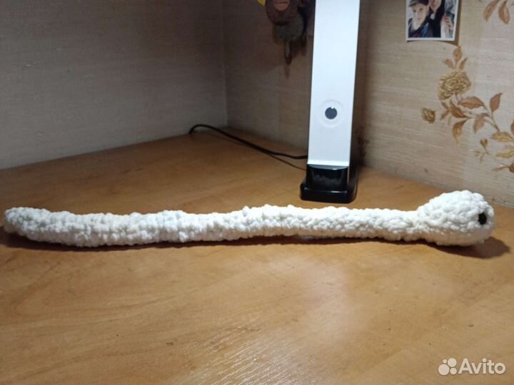 Мягкая вязаная змейка ручной работы