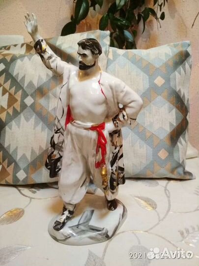 Фарфоровые статуэтки времен СССР