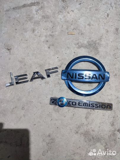 Значки Nissan Leaf