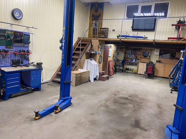 Гараж, > 30 м²