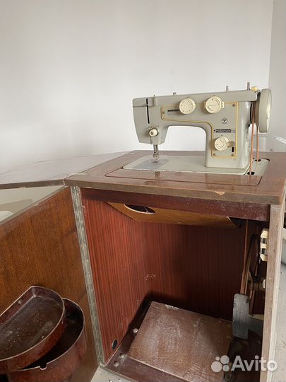 Швейная машина Подольск 142