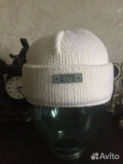 Шапка шерстяная белая