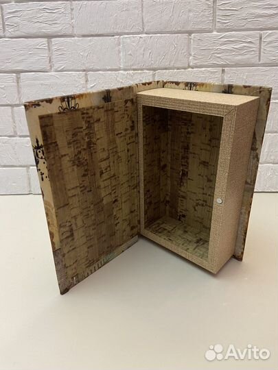 Шкатулка в форме книги